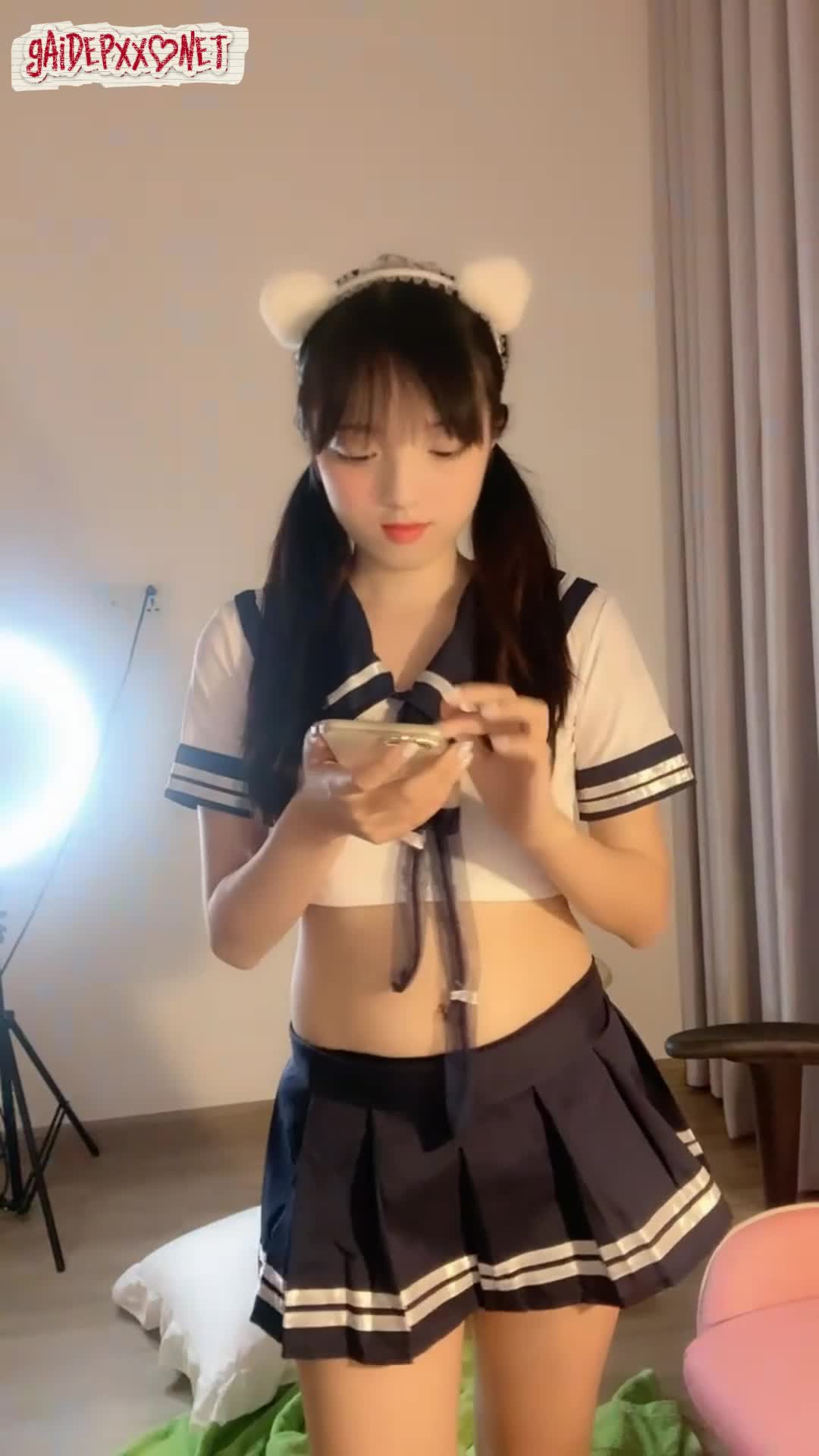 Cosplay Nữ Sinh Show Móc Bướm